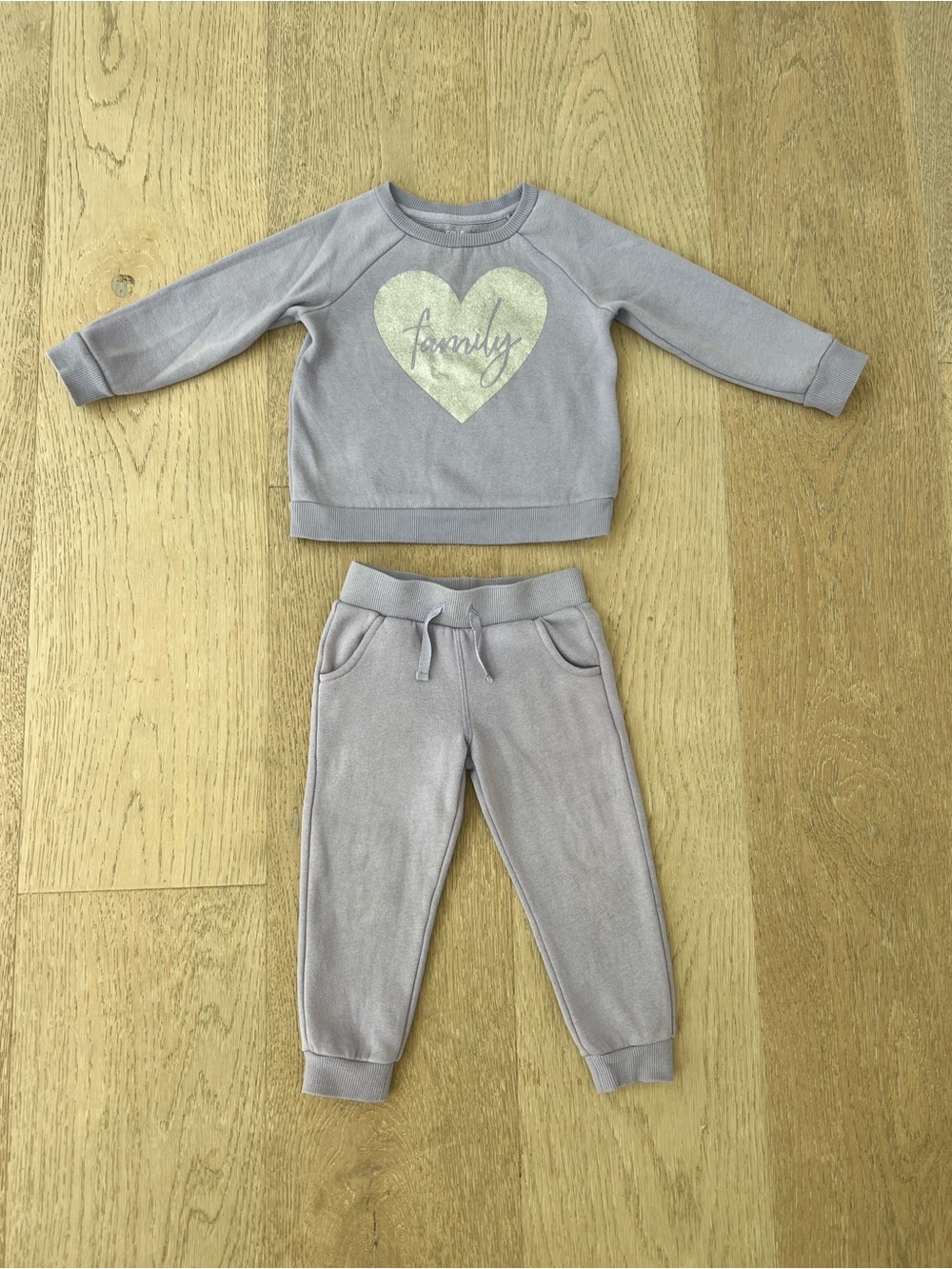 💖 2T Lavender Sweatshirt & Joggers Set with Silver Glitter FAMILY Heart